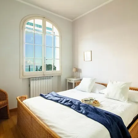 Minerva House *