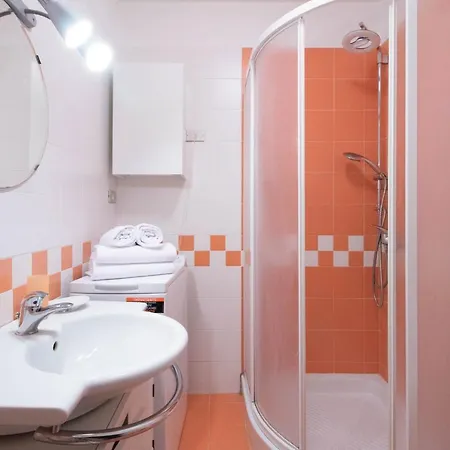 Minerva House * ראפאלו